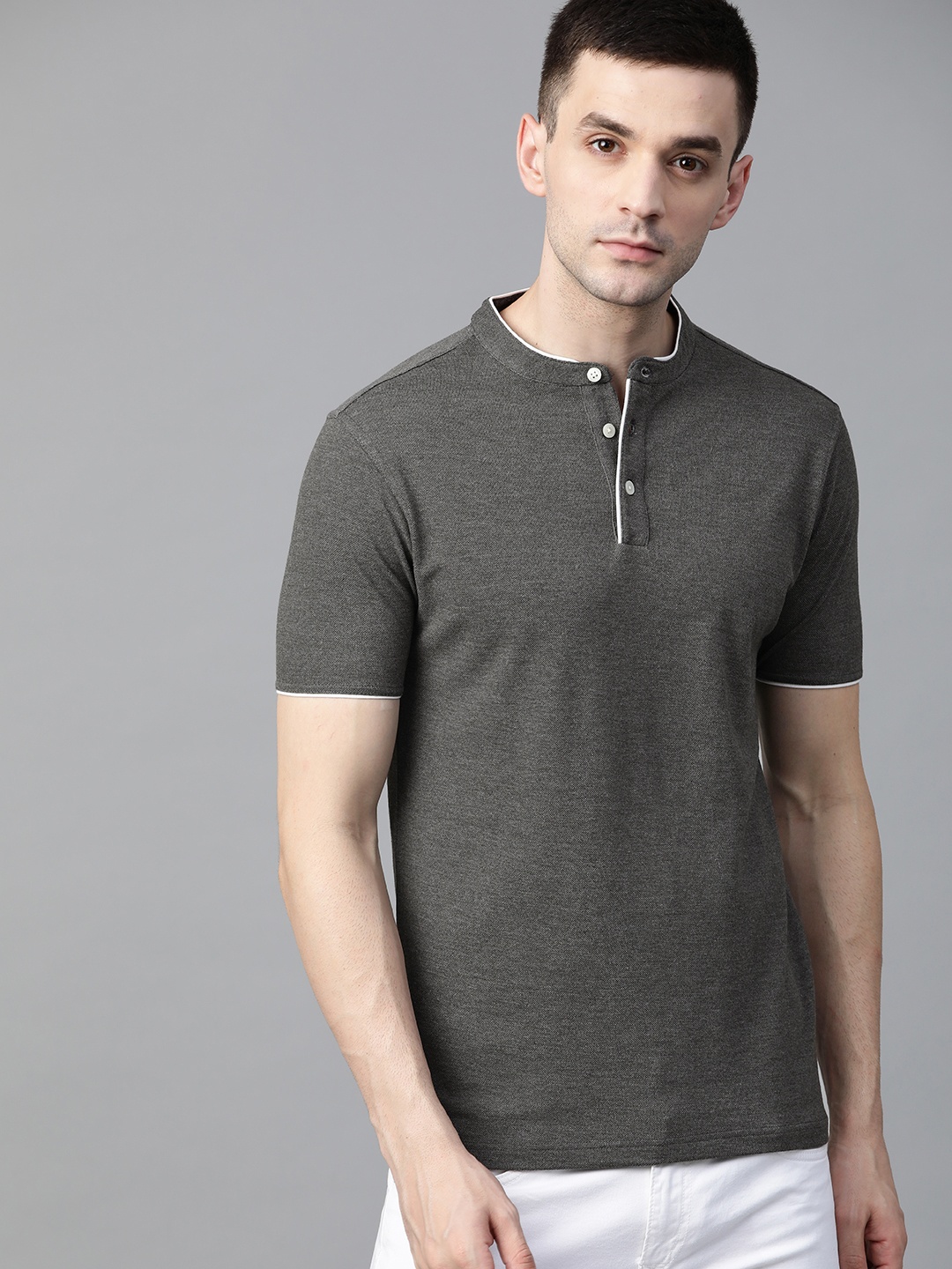 

Roadster Men Charcoal Grey Solid Henley Neck T-shirt