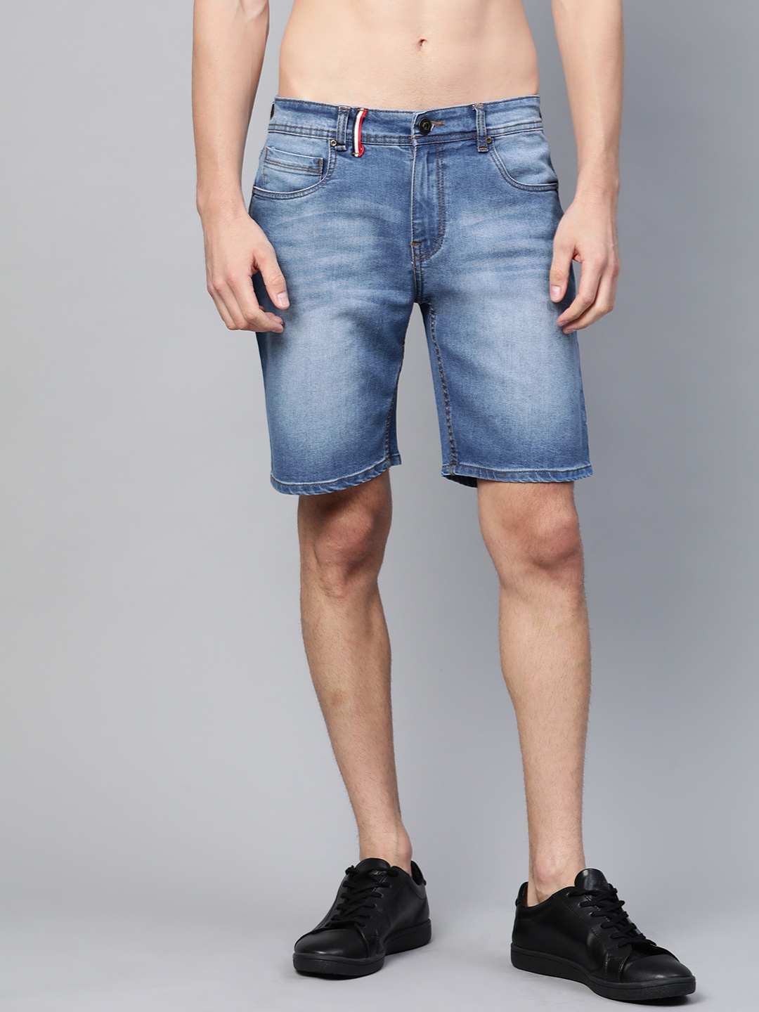 

Roadster Men Blue Washed Regular Fit Denim Shorts