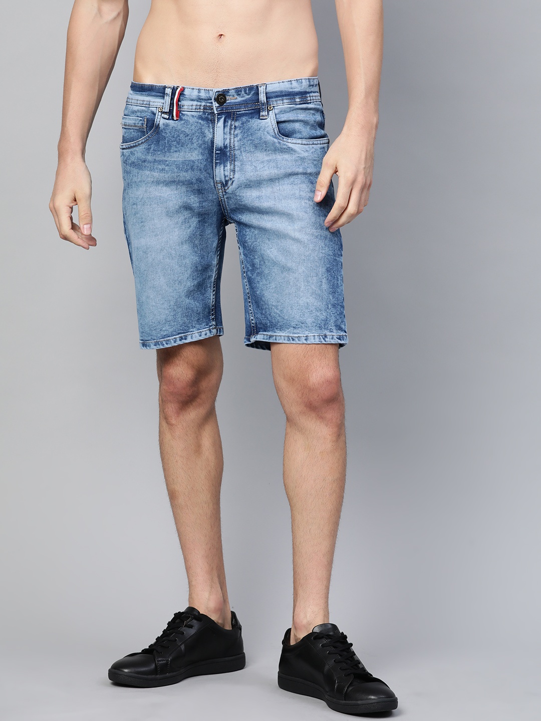 

Roadster Men Blue Washed Regular Fit Denim Shorts