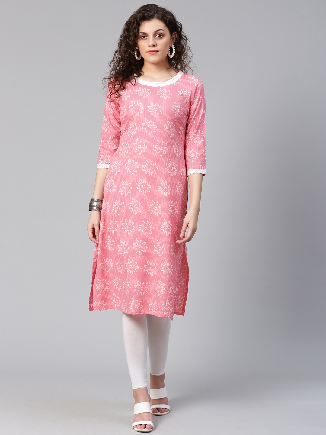 

Meeranshi Women Pink & White Floral Printed Straight Kurta