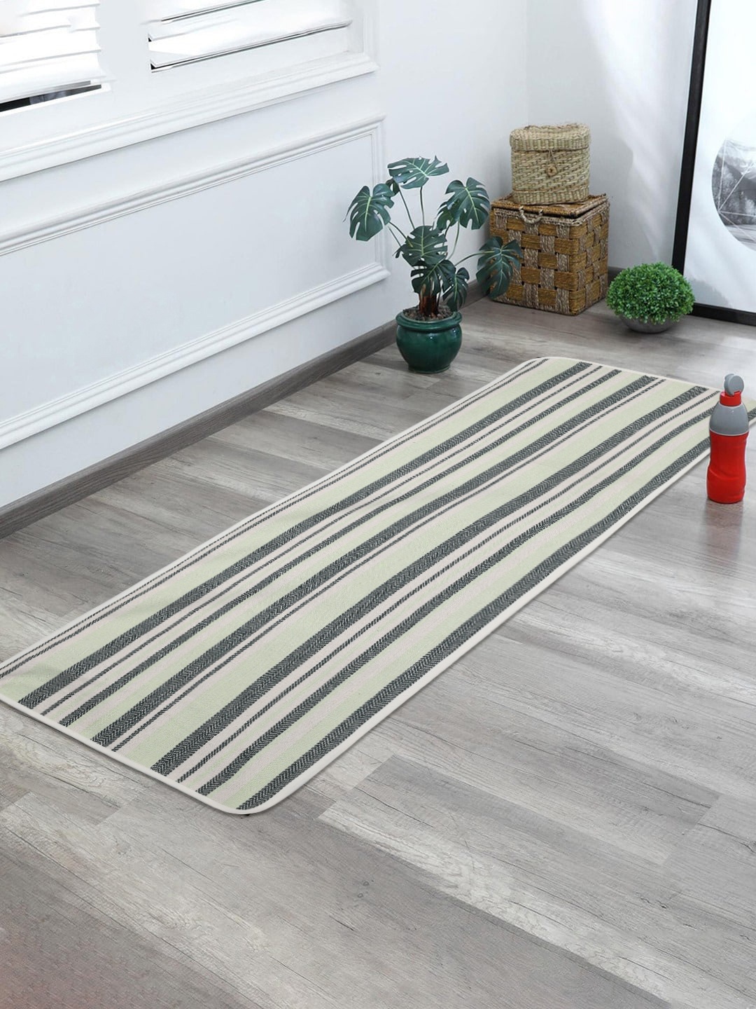 

Saral Home Green Stripe Design Woven Cotton Anti-Skid Yoga Mat