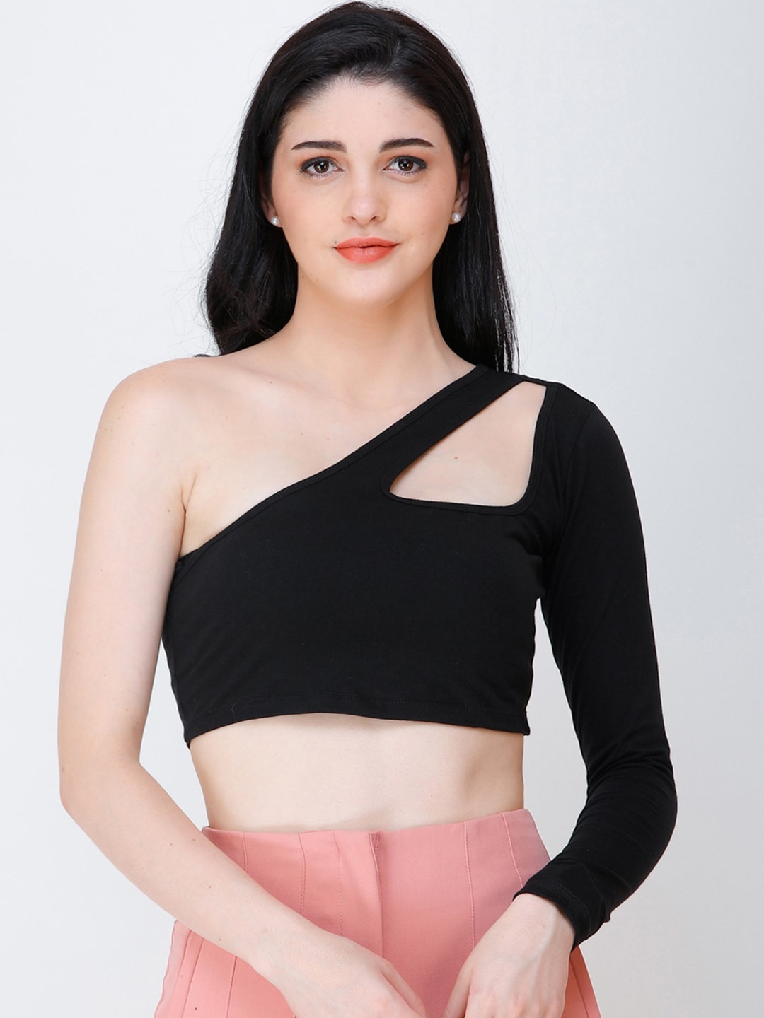 

SCORPIUS Women Black Solid Crop Top