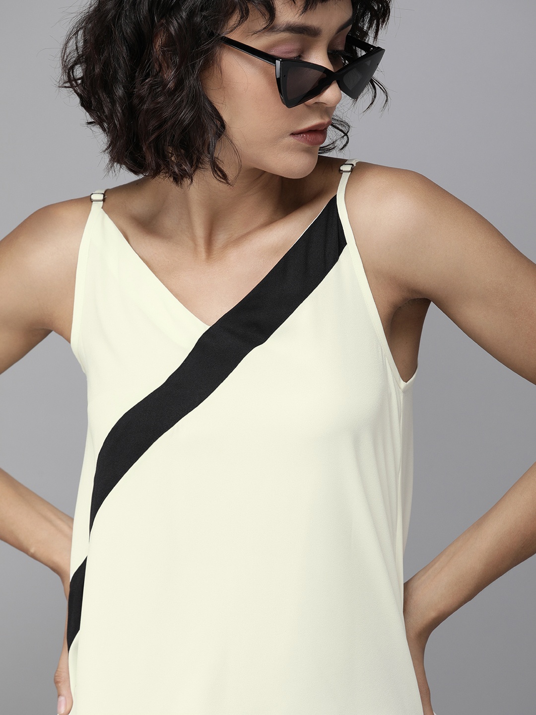 

Roadster Women Off-White & Black Striped Top