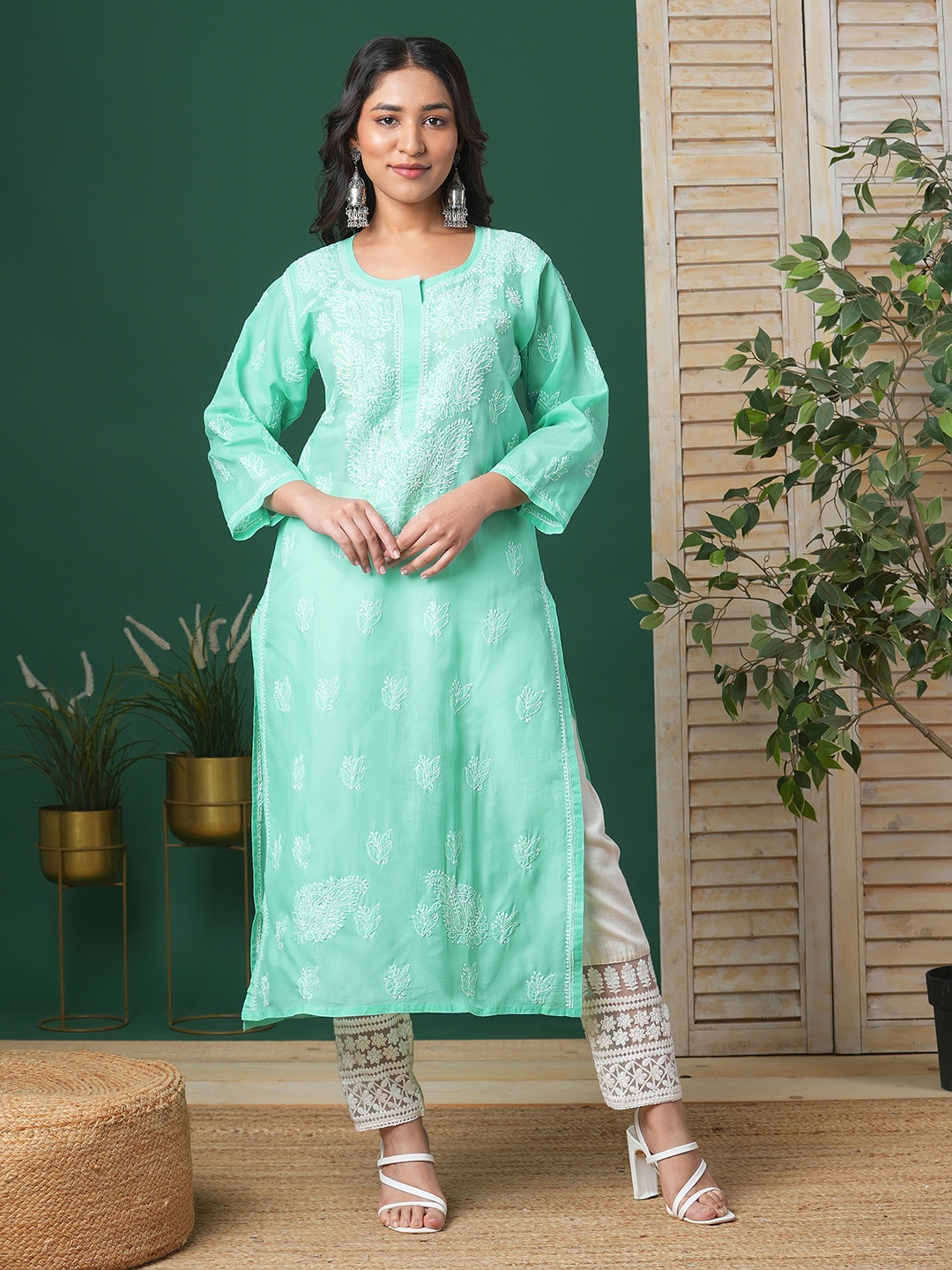 

ADA Women Sea Green & White Chikankari Hand Embroidered Straight Sustainable Handloom Kurta