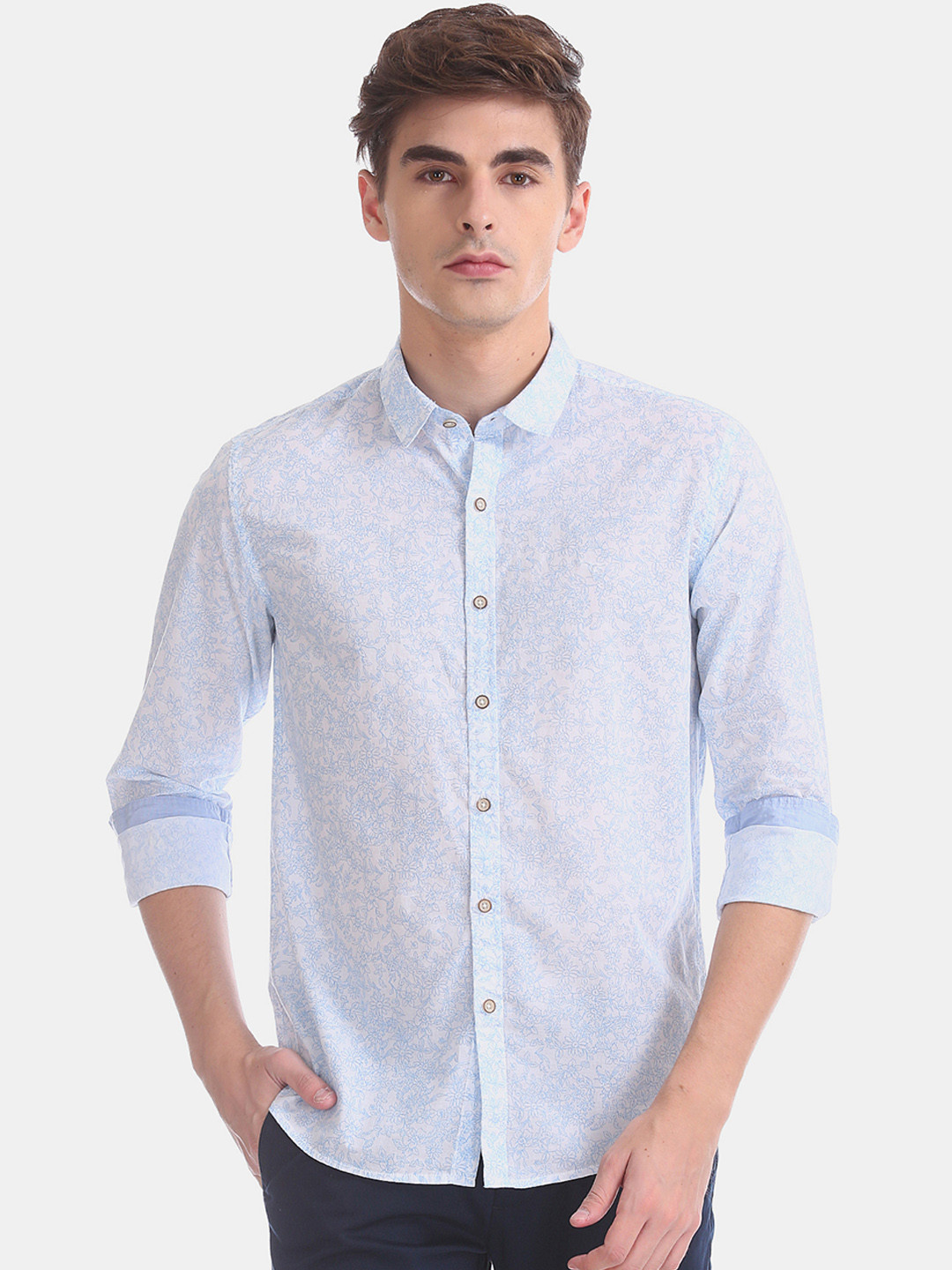 

Flying Machine Men White & Blue Regular Fit Floral Printed Casual Shirt