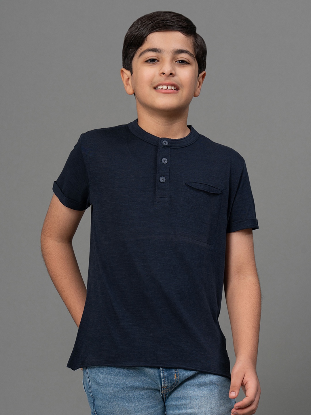 

Red Tape Boys Navy Blue Solid Mandarin Collar T-shirt