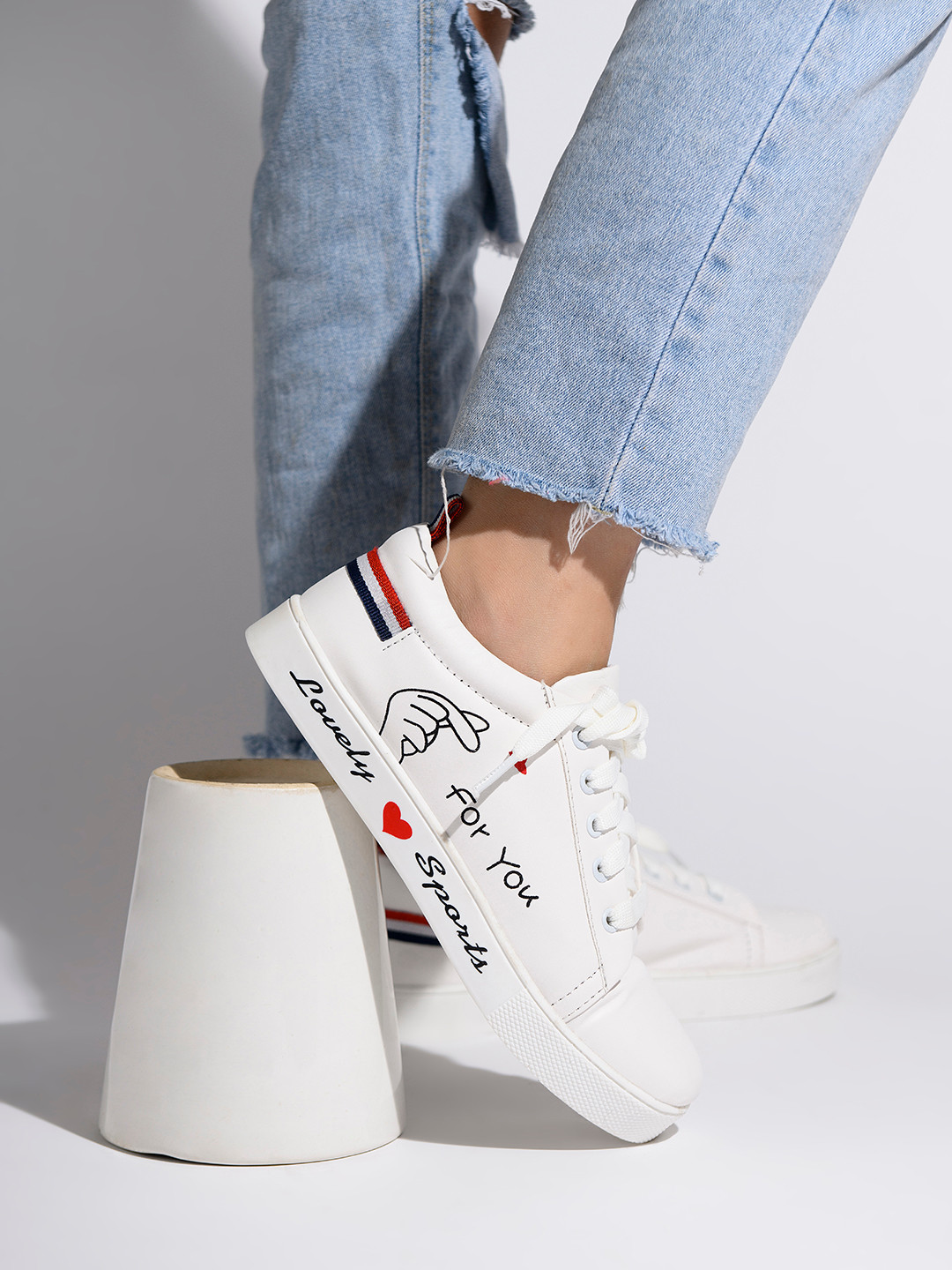 

Shoetopia Girls White Printed Sneakers