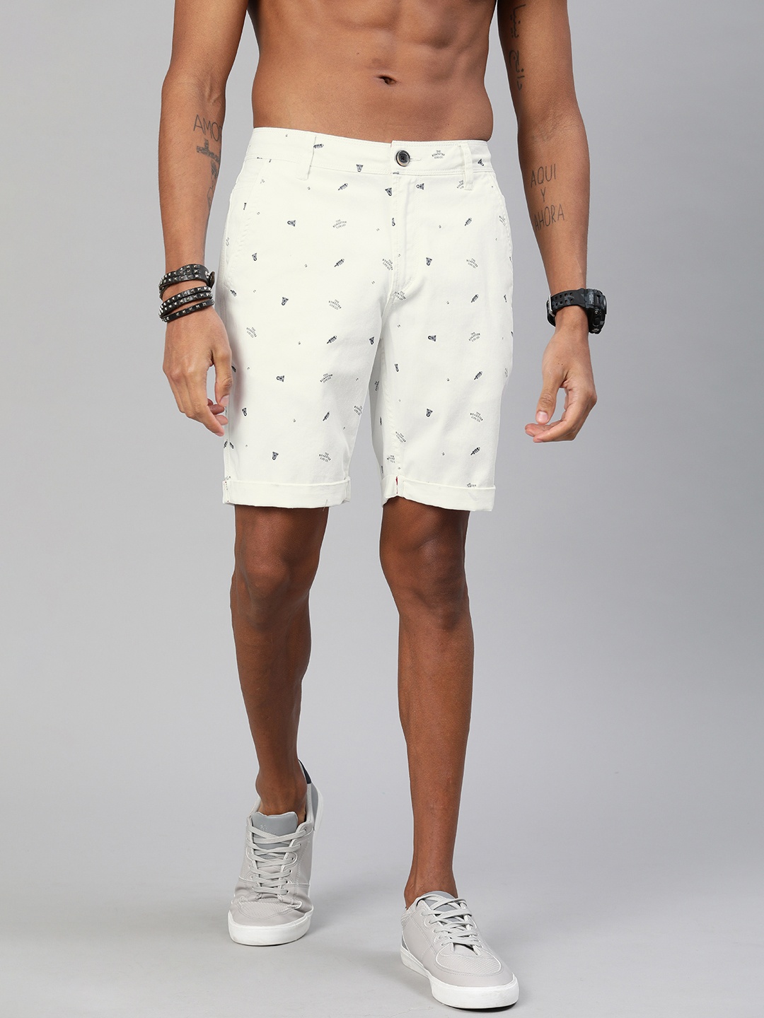 

Roadster Men White & Navy Blue Conversational Printed Regular Fit Chino Shorts