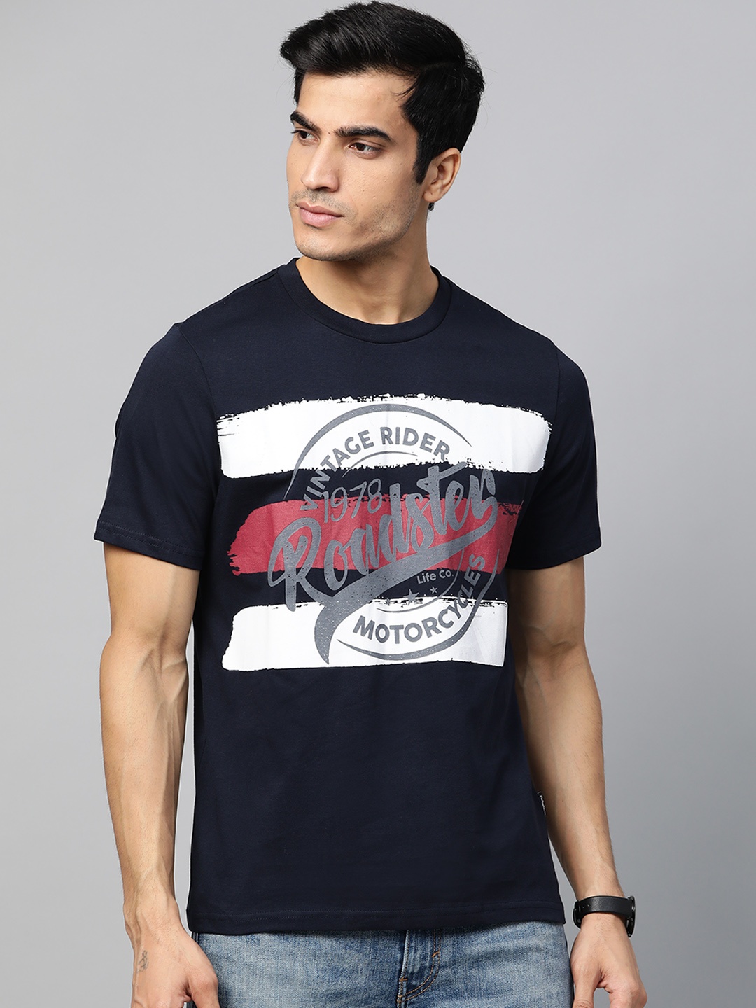 

Roadster Men Navy Blue & White Printed Round Neck T-shirt