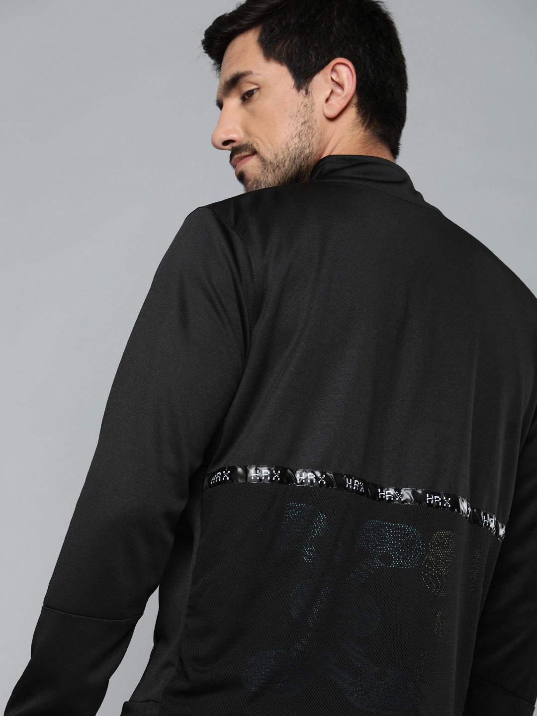 

HRX by Hrithik Roshan Men Black Solid Regular Fit Rapid-dry Bio-Wash Lifestyle Sweatshirt