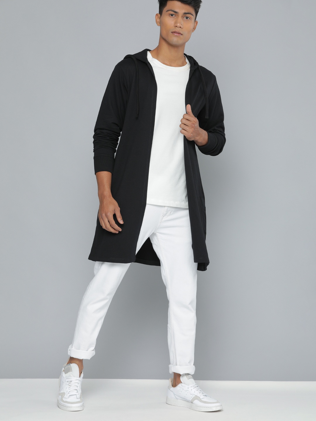 

Kook N Keech Men Black Solid Longline Hooded Sweatshirt