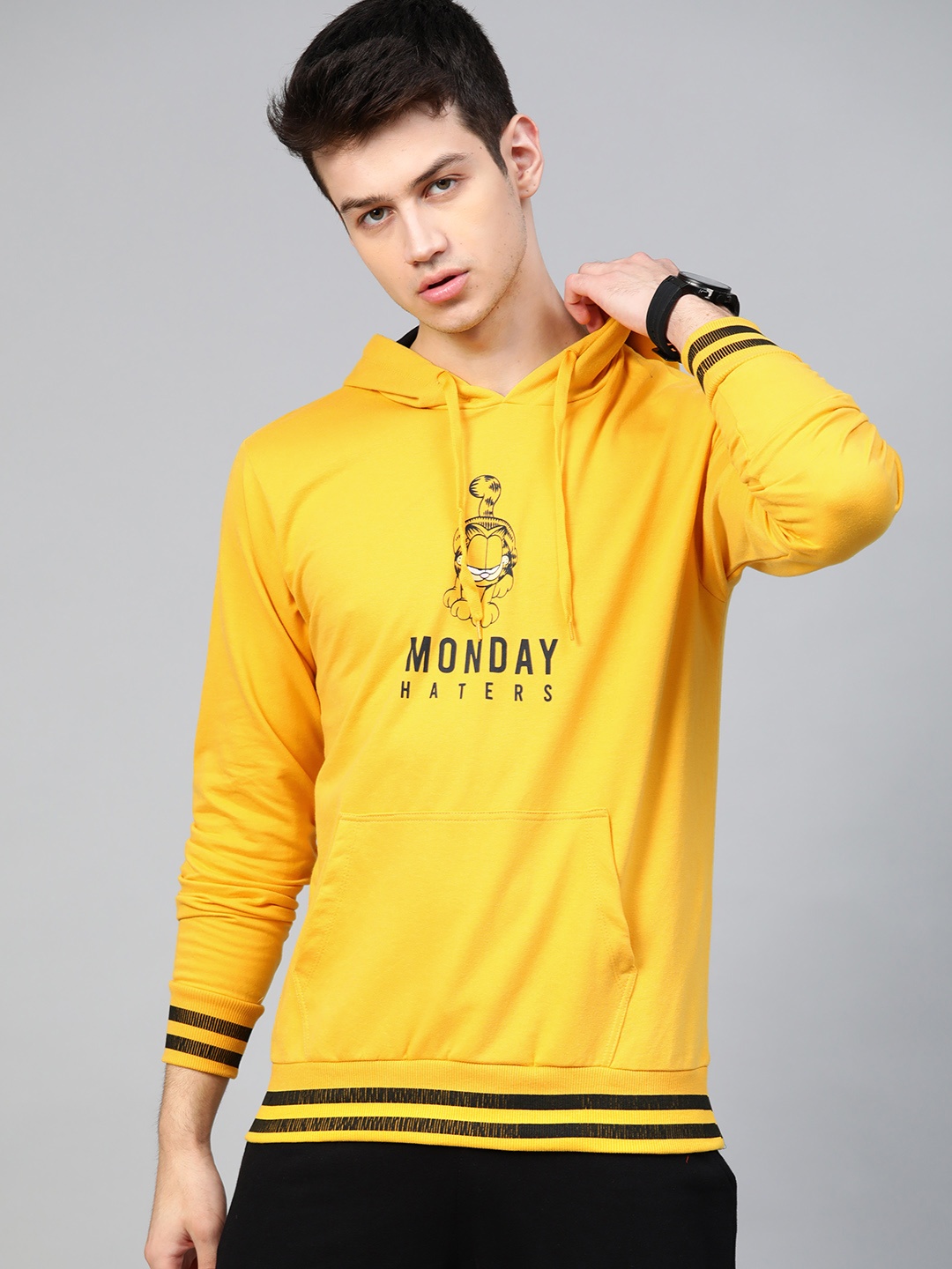 

Kook N Keech Garfield Men Yellow & Black Printed Hooded Sweatshirt