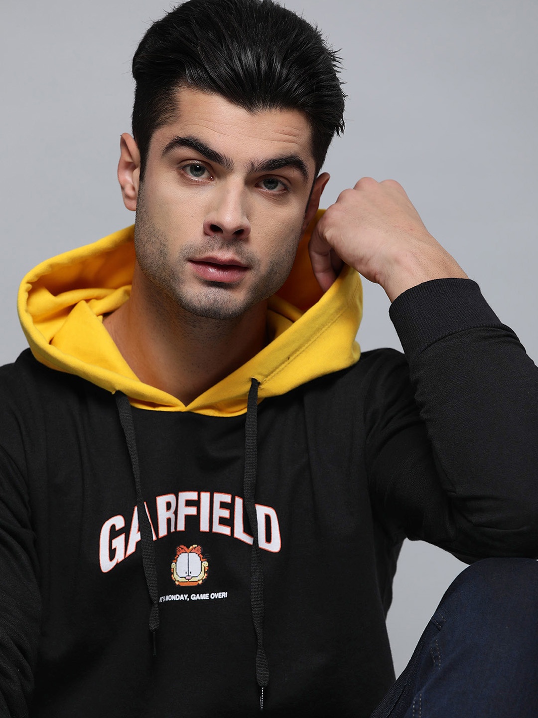 

Kook N Keech Garfield Men Black & White Printed Hooded Sweatshirt