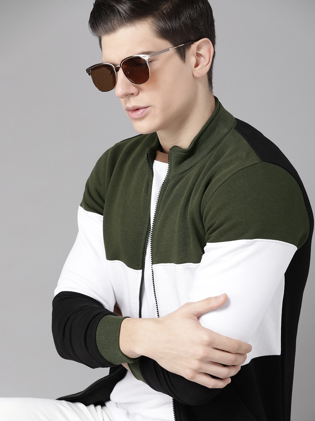 

Roadster Men Black & White Colourblocked Sweatshirt