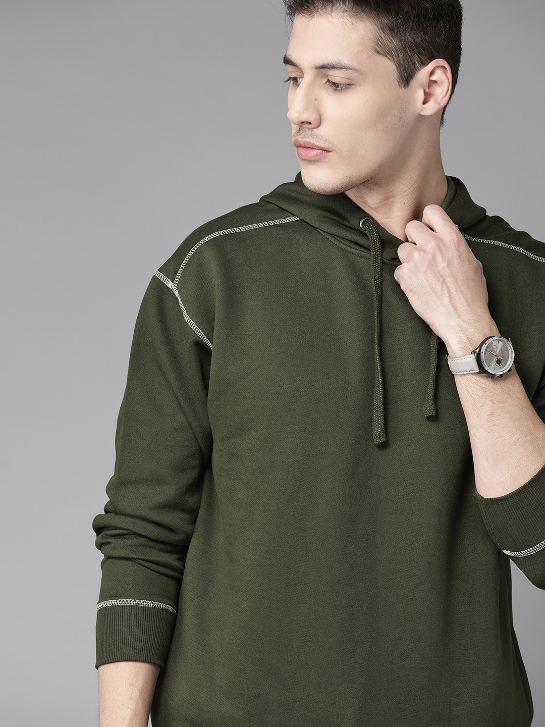 

Roadster Men Olive Green Solid Hooded Sweatshirt