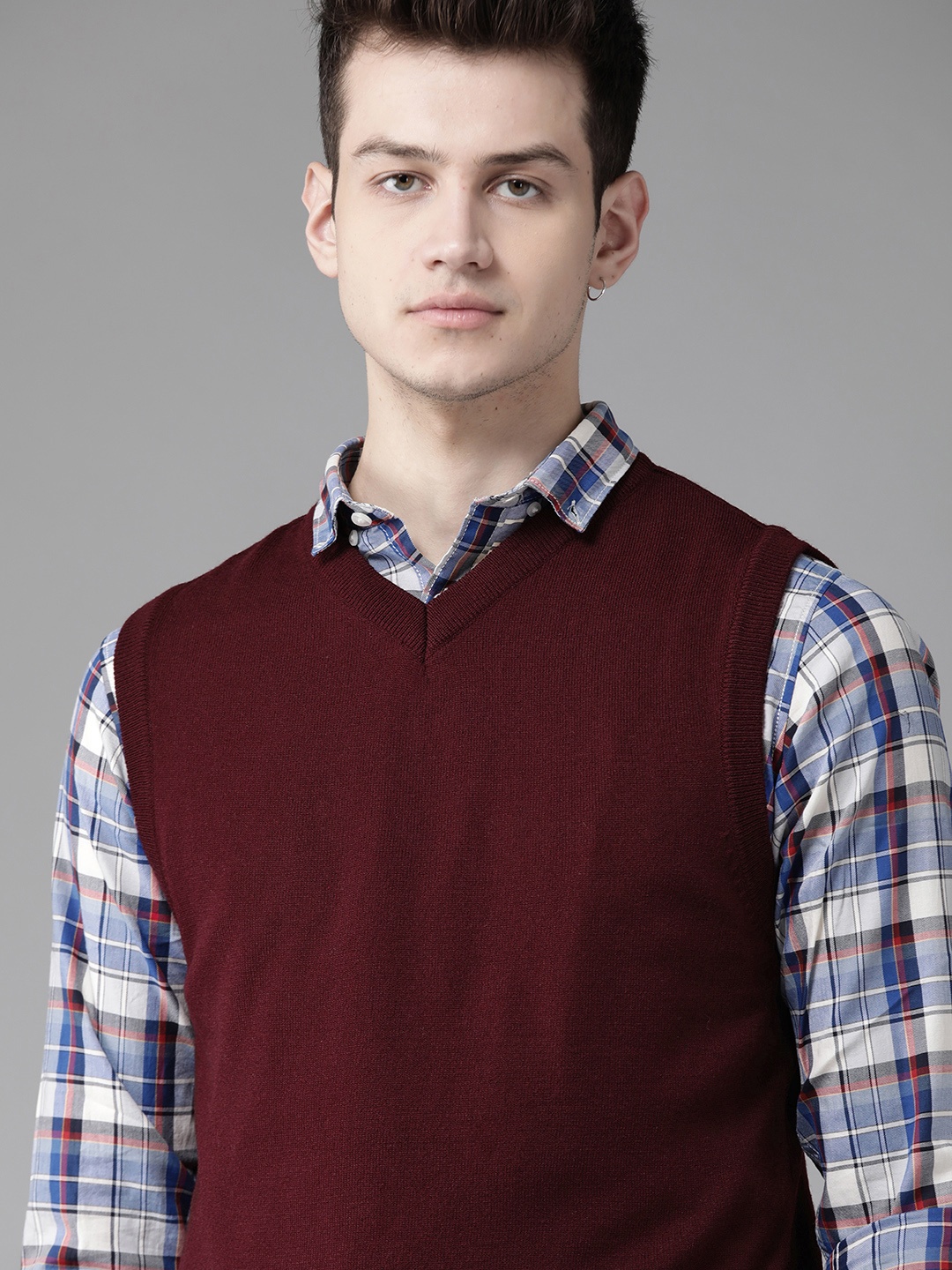 

Roadster Men Burgundy Solid Sweater Vest