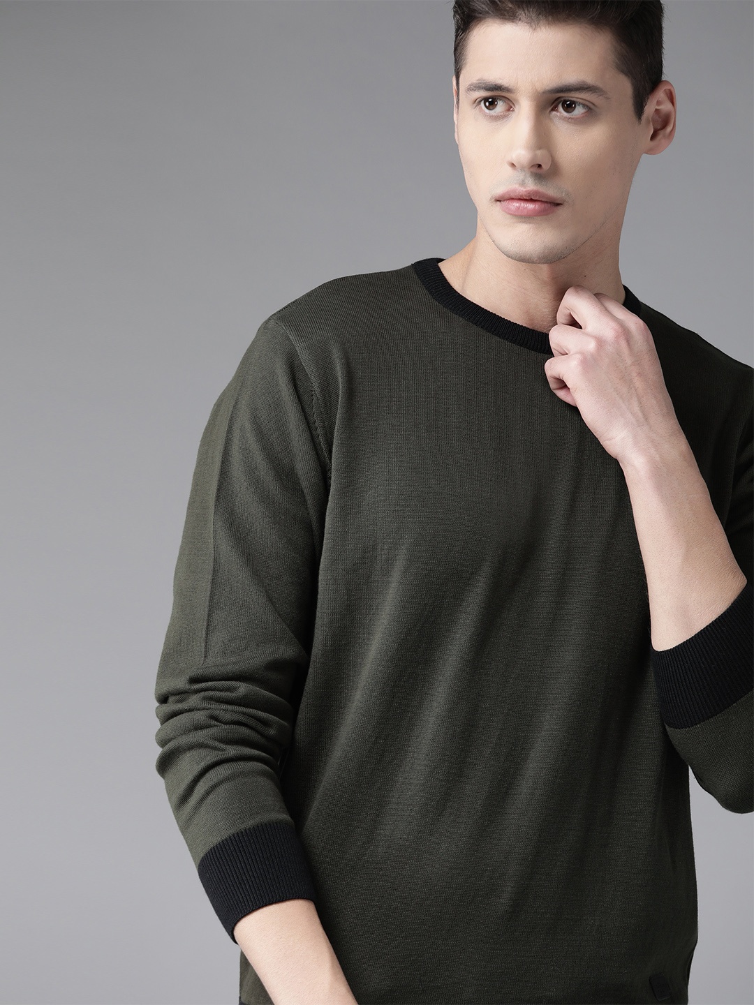 

Roadster Men Green Solid Pullover