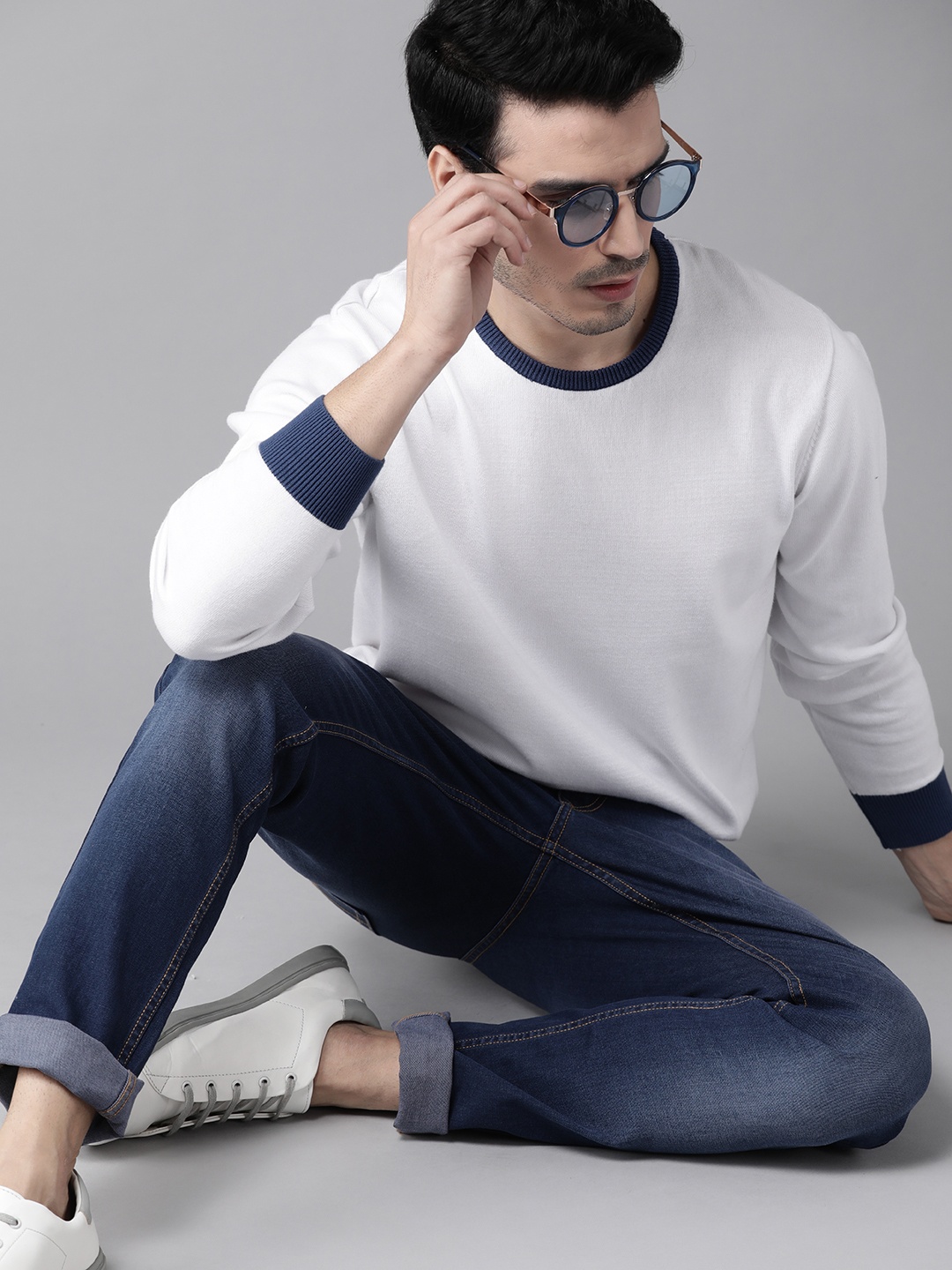 

Roadster Men White Solid Pullover Sweater