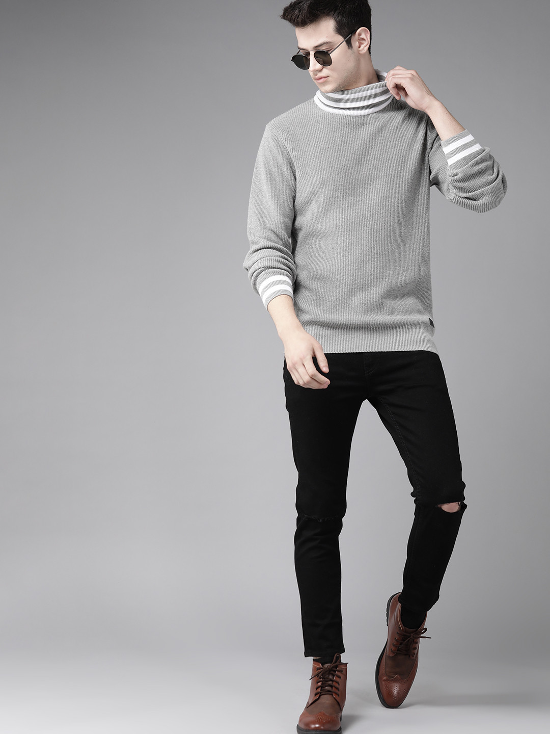 

Roadster Men Grey Melange Solid Pullover Sweater