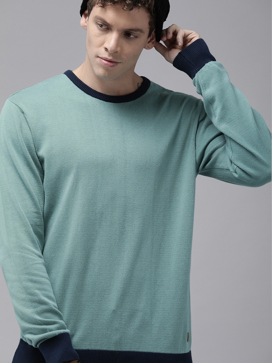 

Roadster Men Green Solid Pullover Sweater