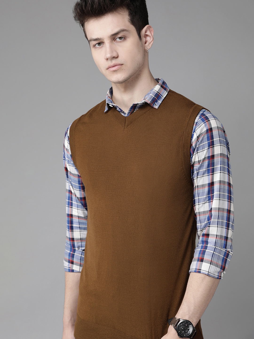 

Roadster Men Olive Brown Solid Sweater Vest