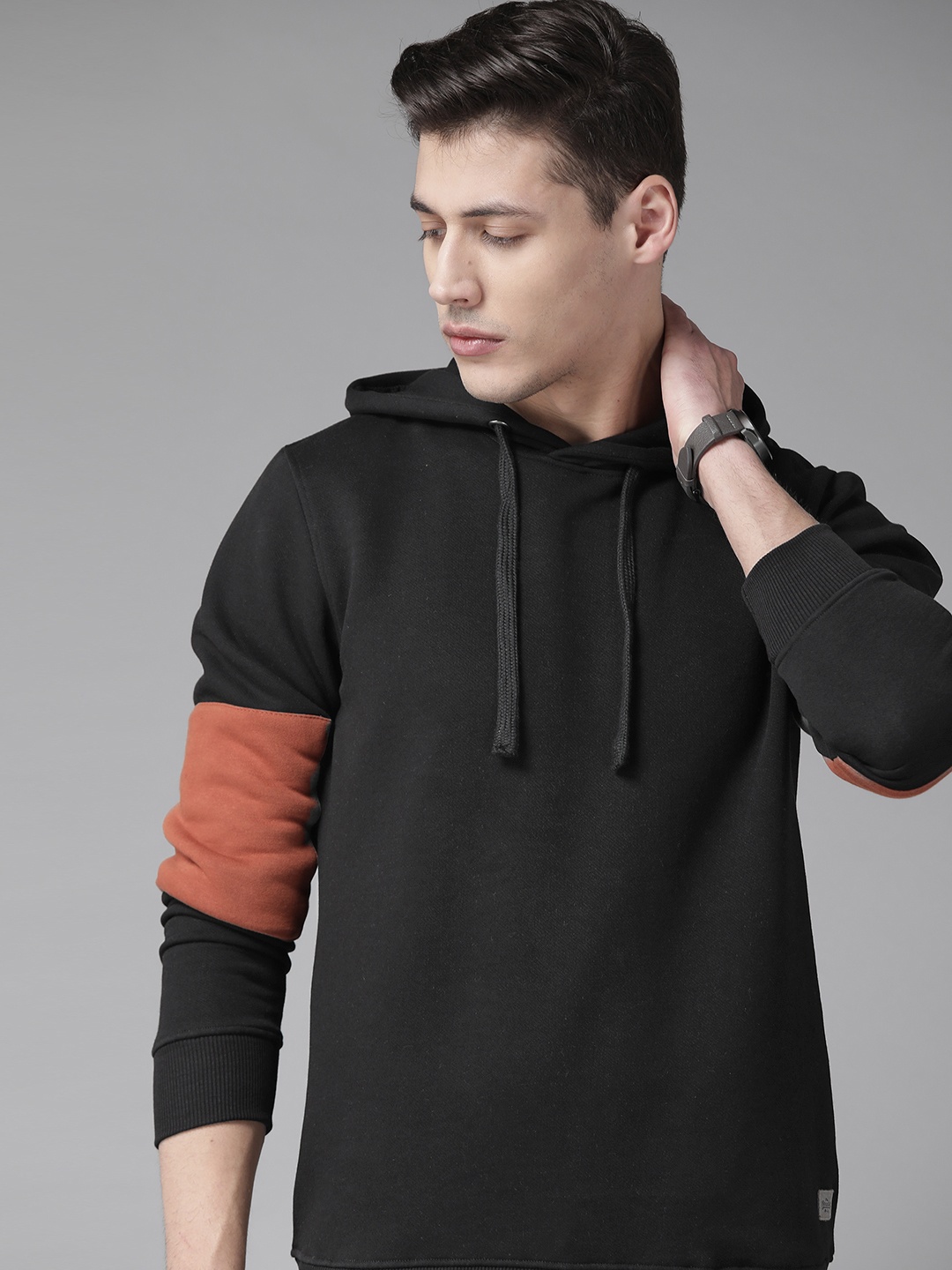 

Roadster Men Black Solid Hooded Sweatshirt