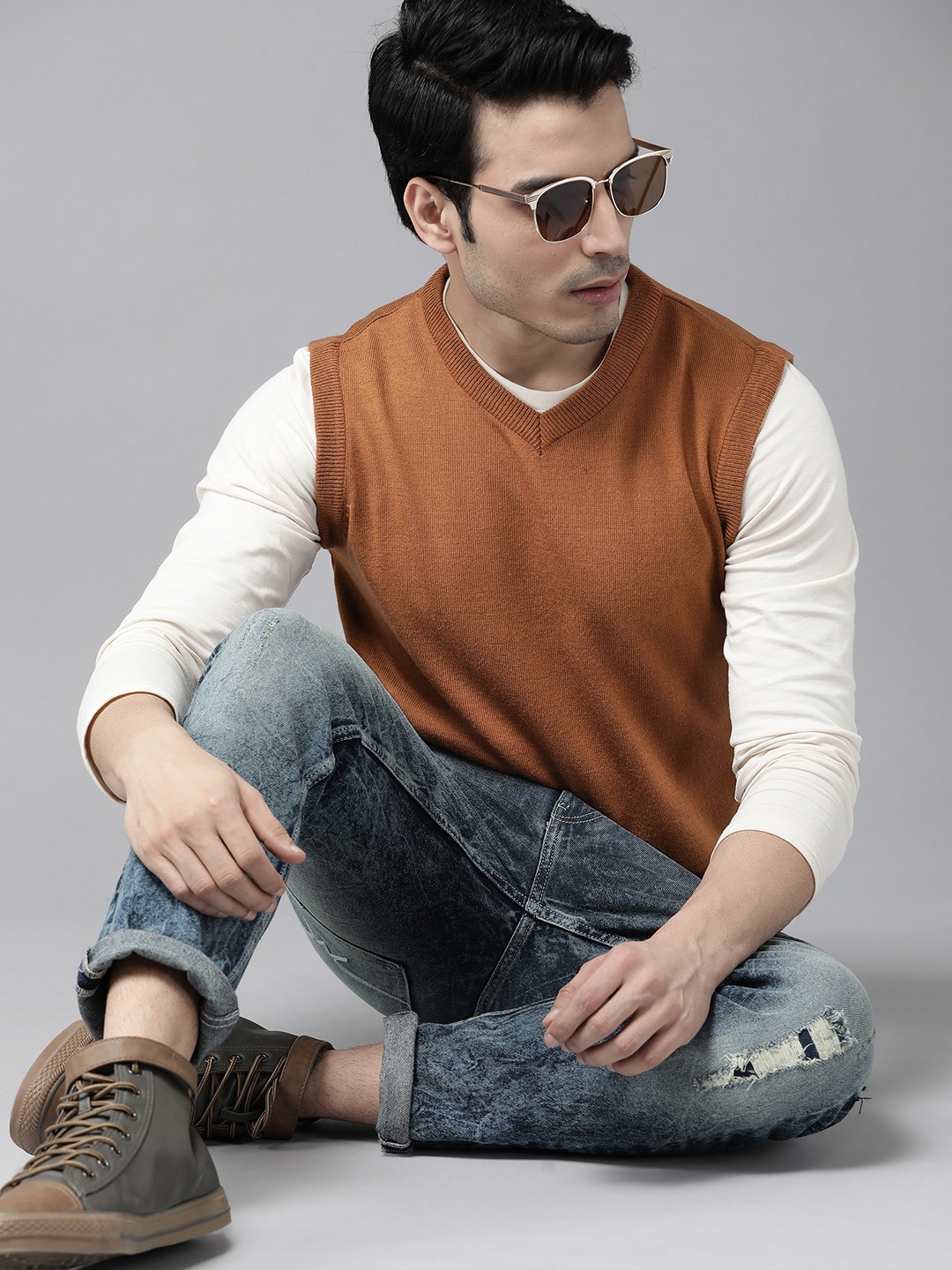 

Roadster Men Mustard Brown Solid Sweater Vest