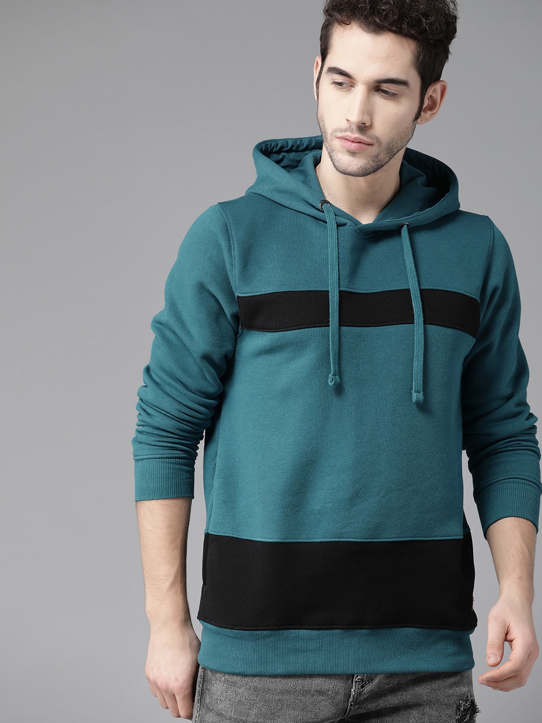 

Roadster Men Teal Blue & Black Solid Hooded Sweatshirt