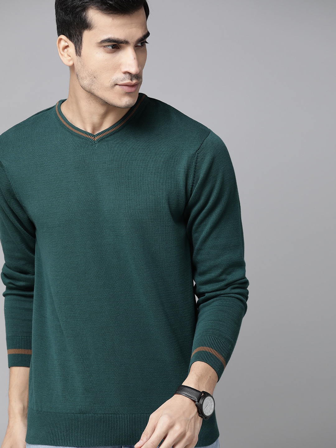 

Roadster Men Green Solid Pullover Sweater