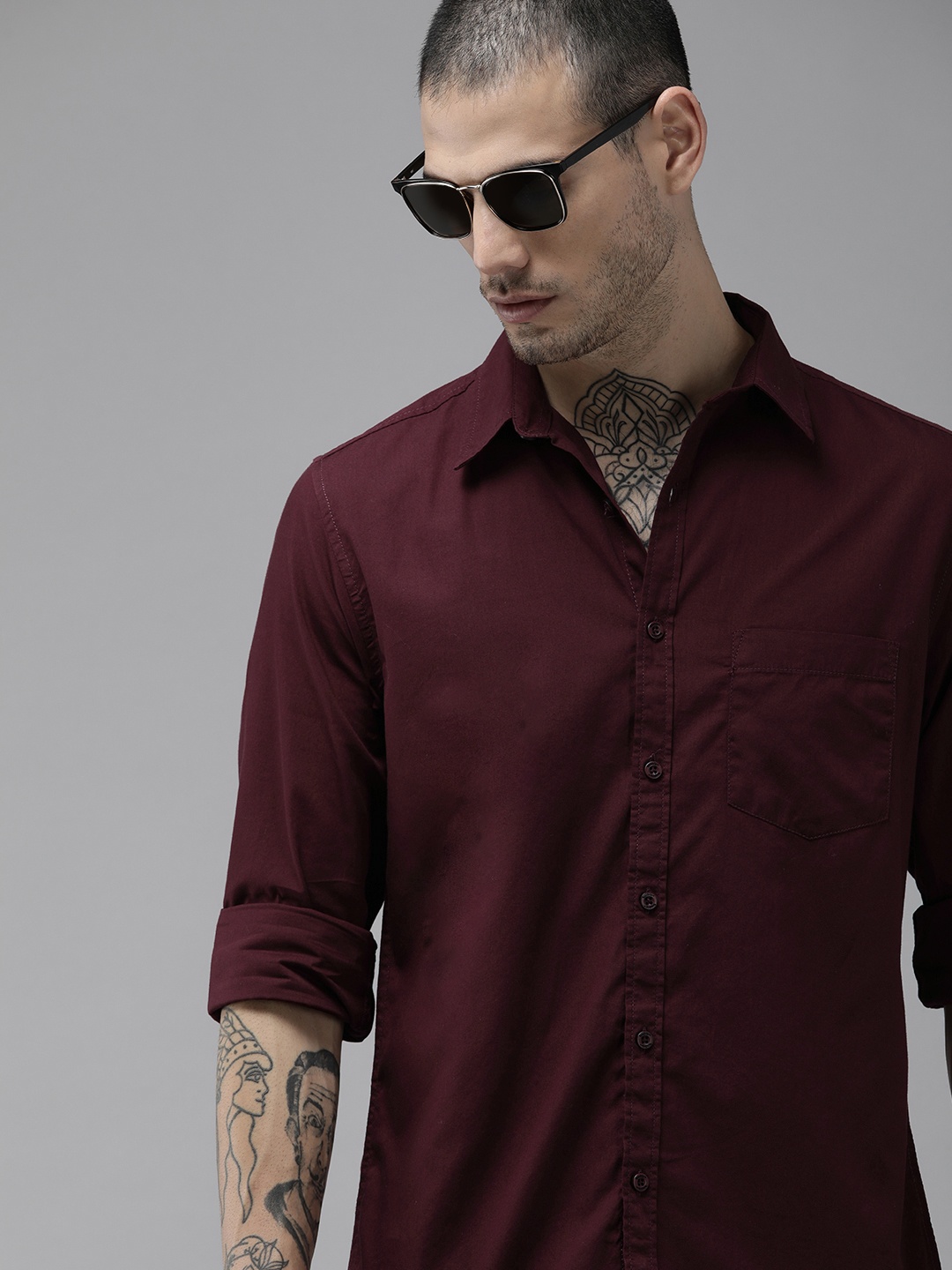 

Roadster Men Maroon Pure Cotton Solid Casual Shirt