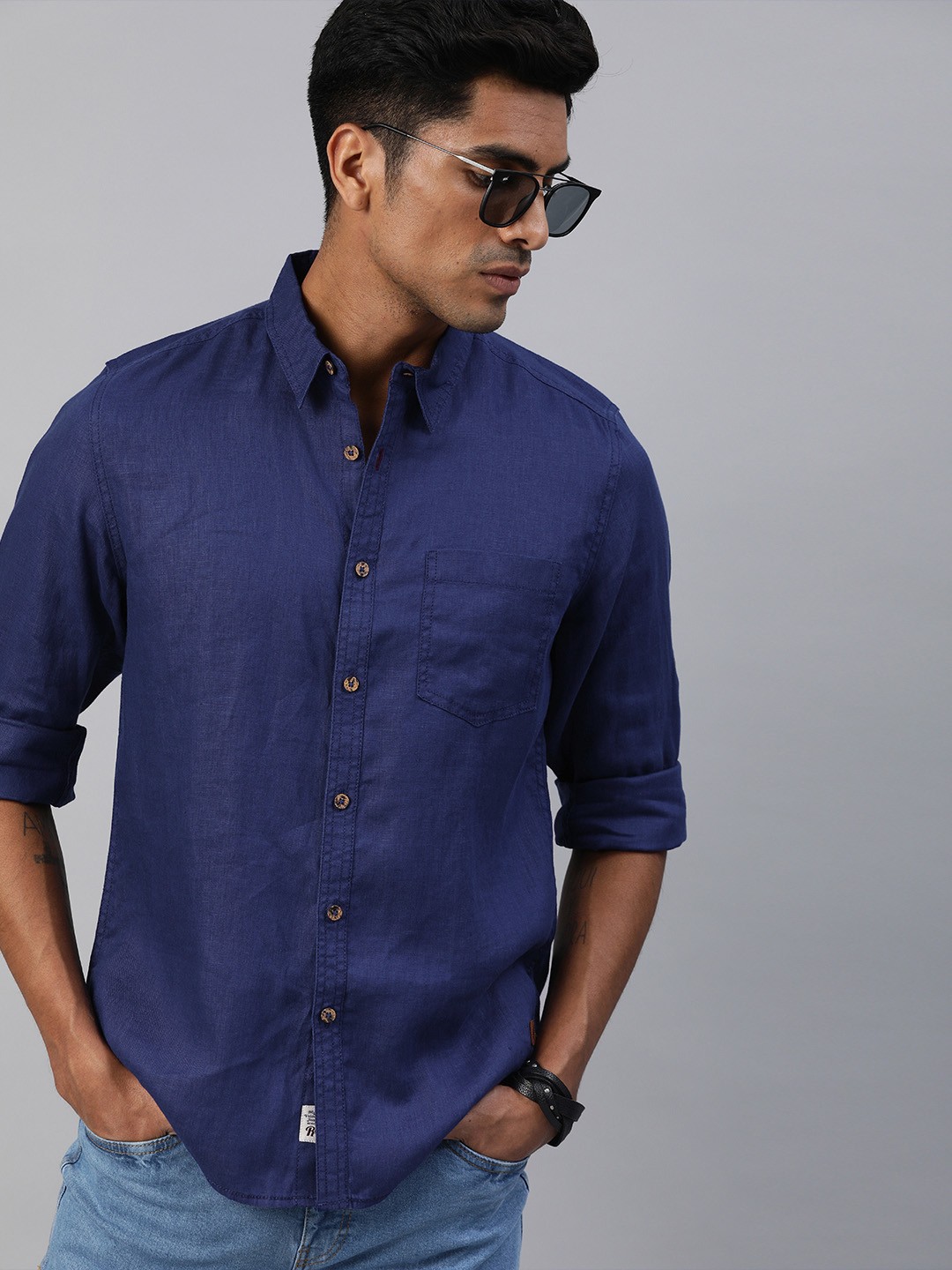 

Roadster Men Navy Blue Regular Fit Solid Casual Shirt