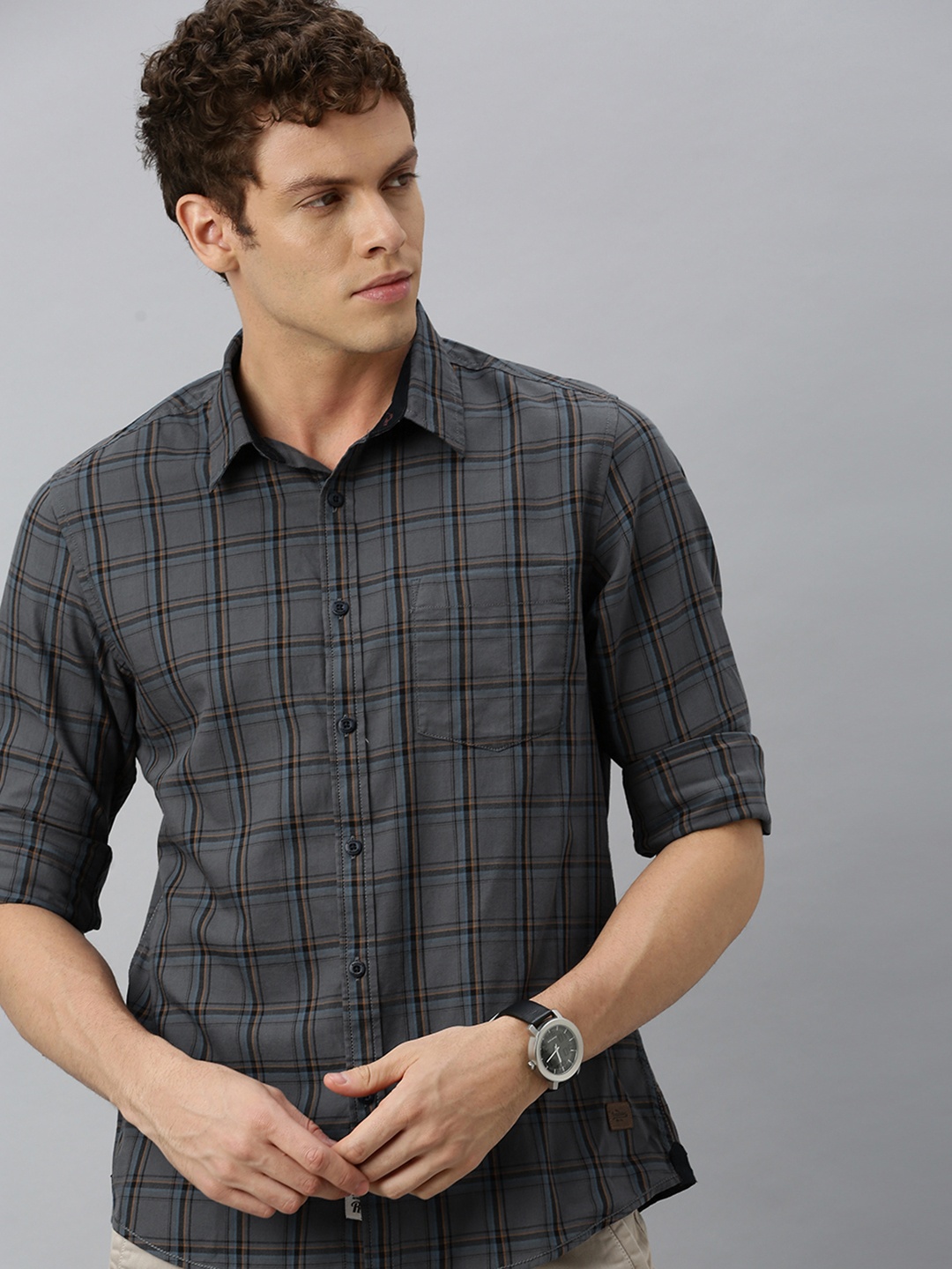 

Roadster Men Grey & Black Regular Fit Checked Sustainable Casual Shirt