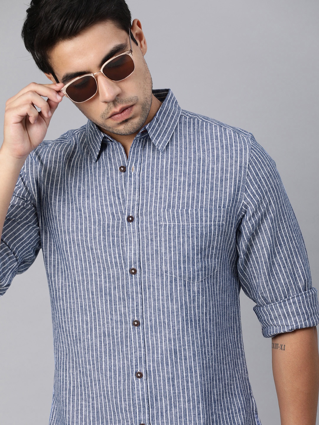 

Roadster Men Navy Blue & White Regular Fit Striped Casual Shirt