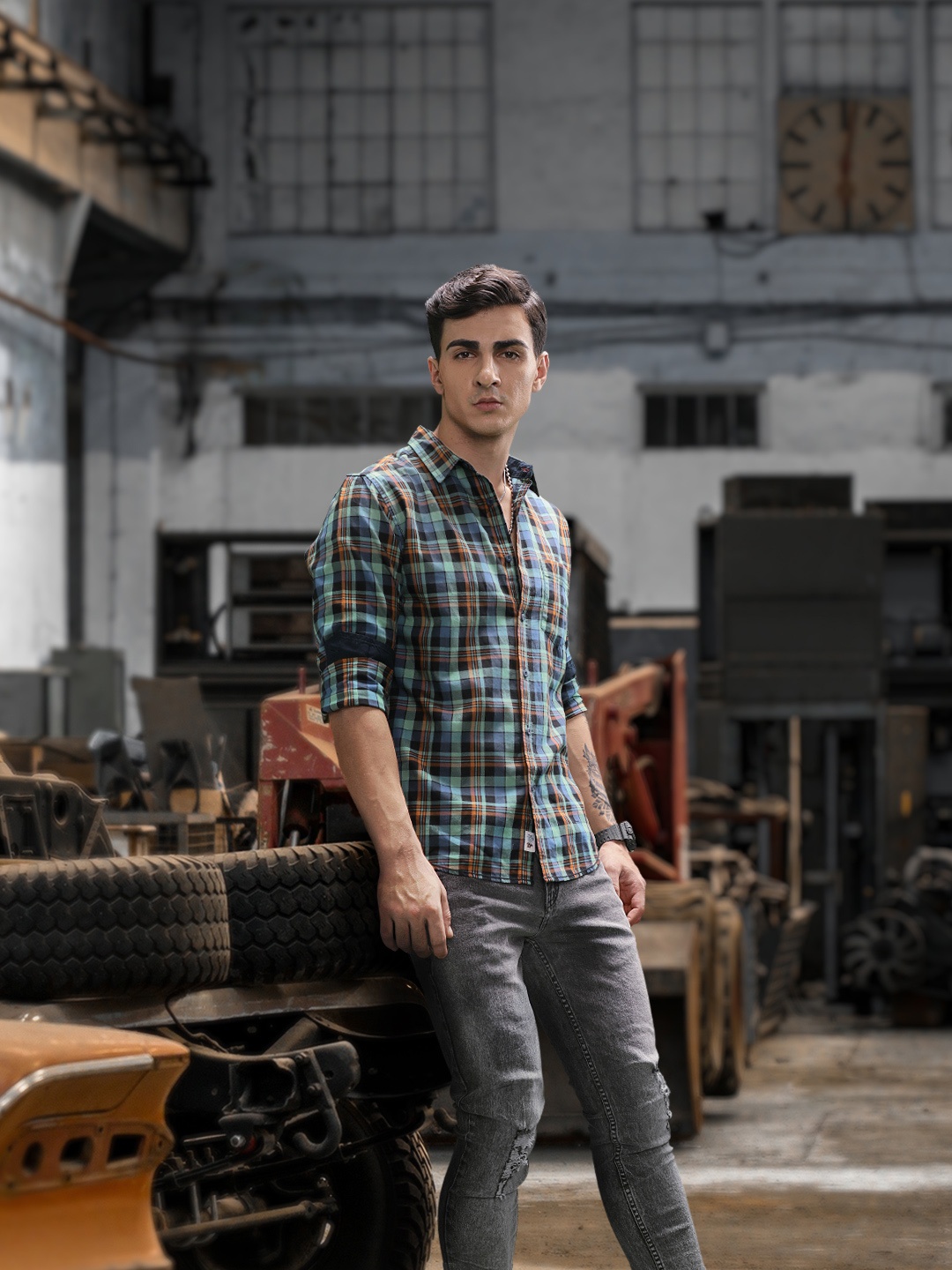 

The Roadster Lifestyle Co.Men Pure Cotton Tartan Checked Casual Shirt, Green