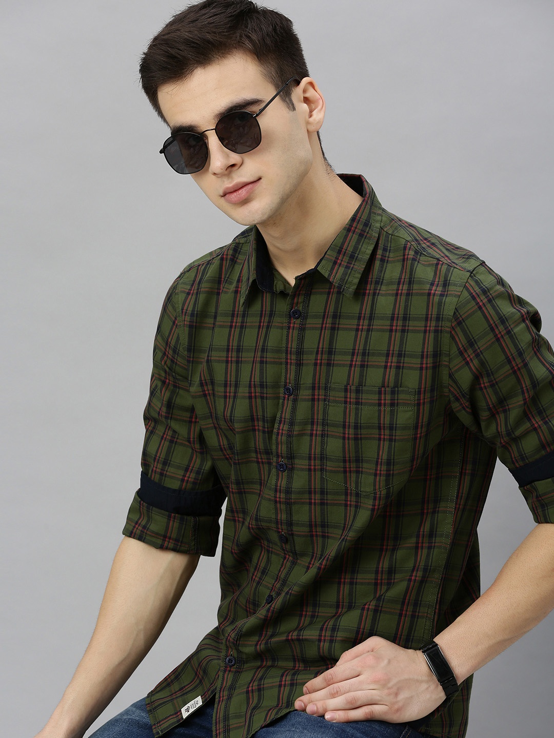 

Roadster Men Olive Green & Navy Blue Regular Fit Checked Casual Sustainable Shirt