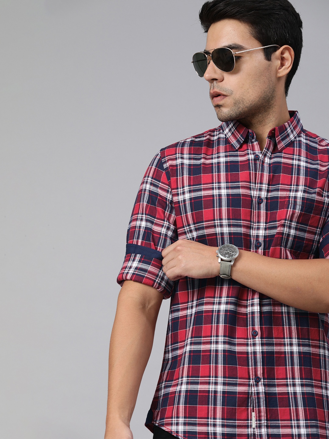 

Roadster Men Red & Blue Checked Regular Fit Sustainable Casual Shirt