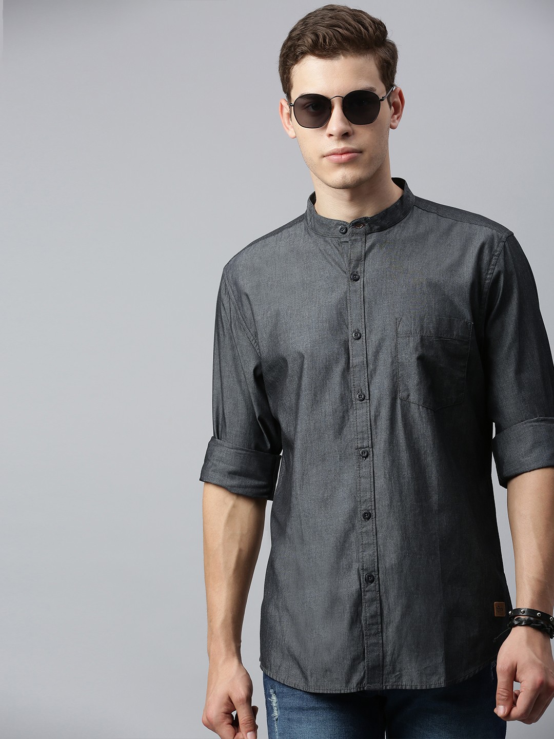 

Roadster Men Charcoal Grey Regular Fit Solid Casual Shirt