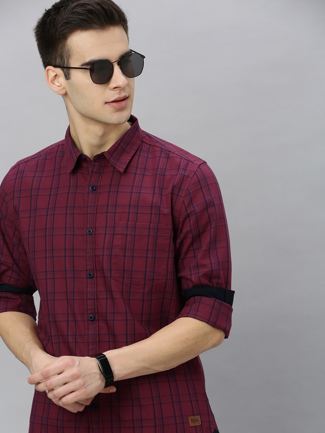 

Roadster Men Maroon & Navy Blue Regular Fit Checked Casual Shirt