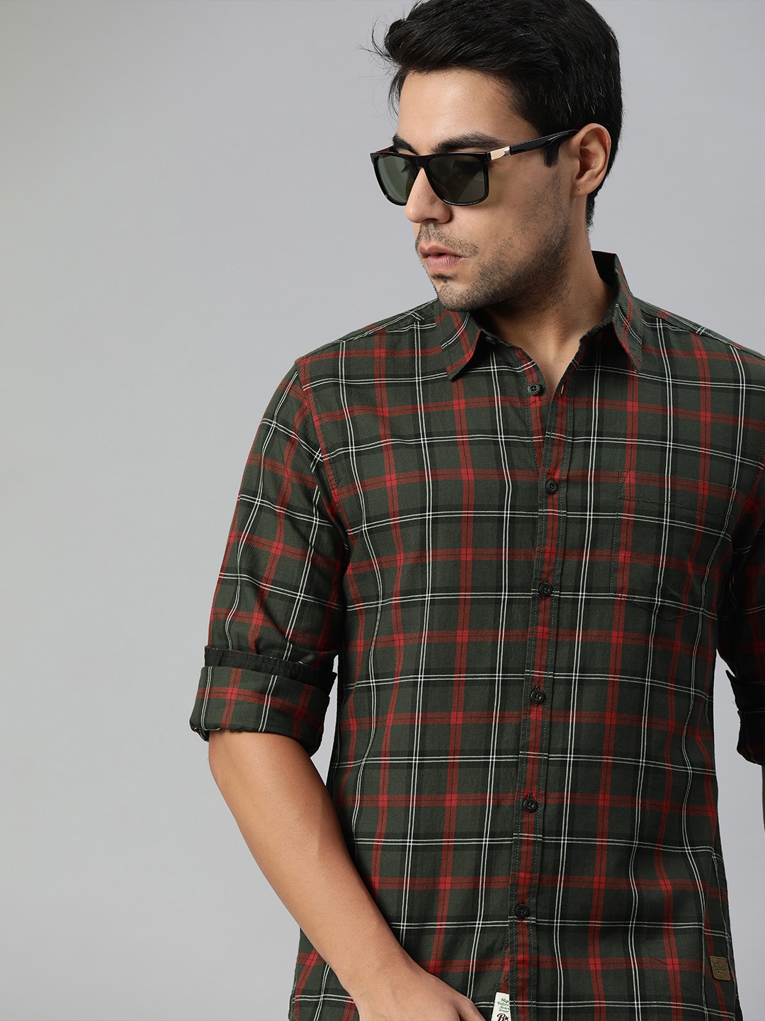 

Roadster Men Olive Green & Red Regular Fit Checked Casual Shirt