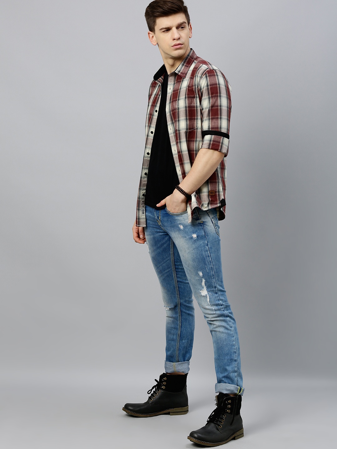 

Roadster Men Red & Off-White Regular Fit Checked Casual Shirt
