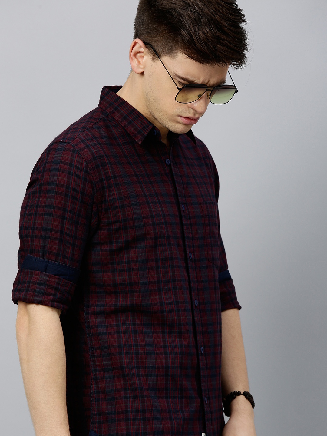 

Roadster Men Burgundy & Navy Blue Regular Fit Checked Casual Shirt