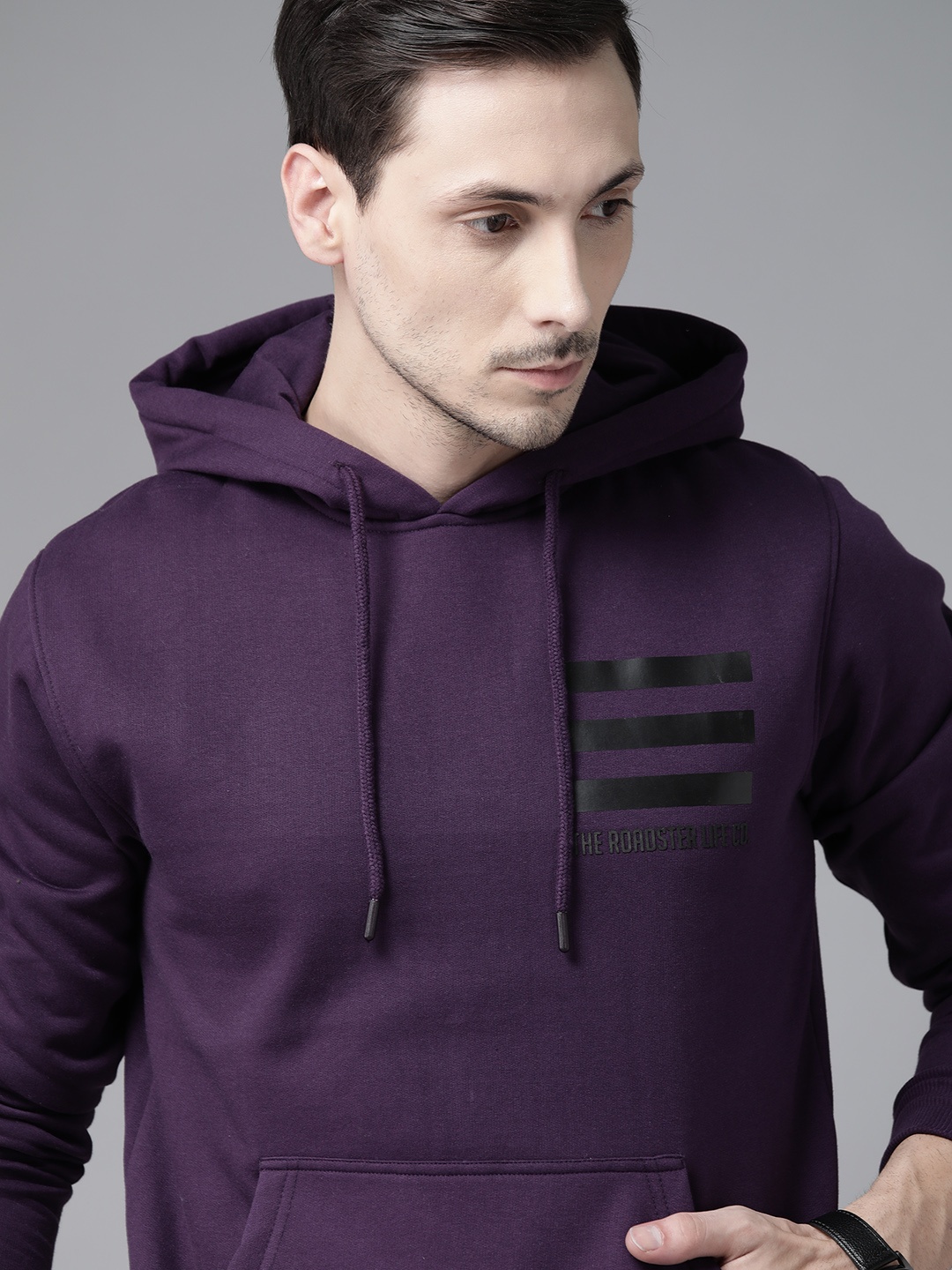 

Roadster Men Aubergine Solid Hooded Sweatshirt, Purple