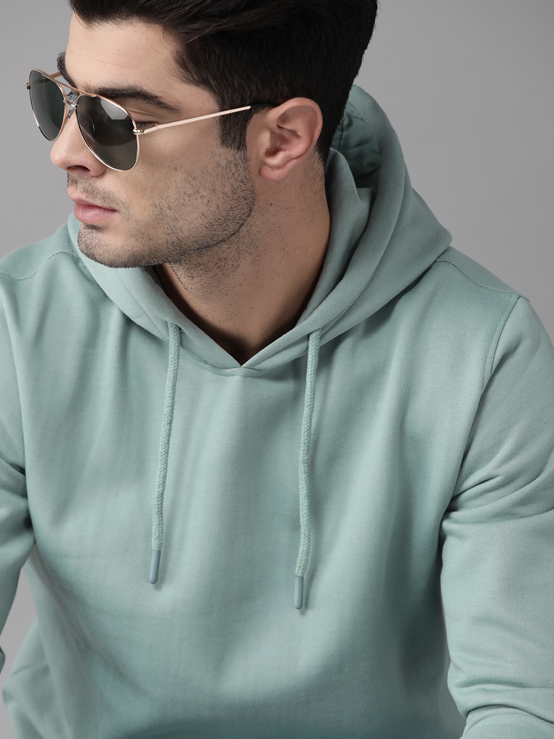 

Roadster Men Green Solid Hooded Sweatshirt