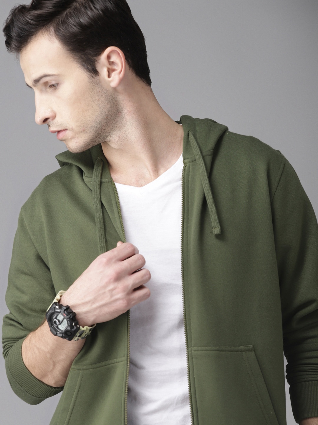 

Roadster Men Olive Green Solid Hooded Sweatshirt