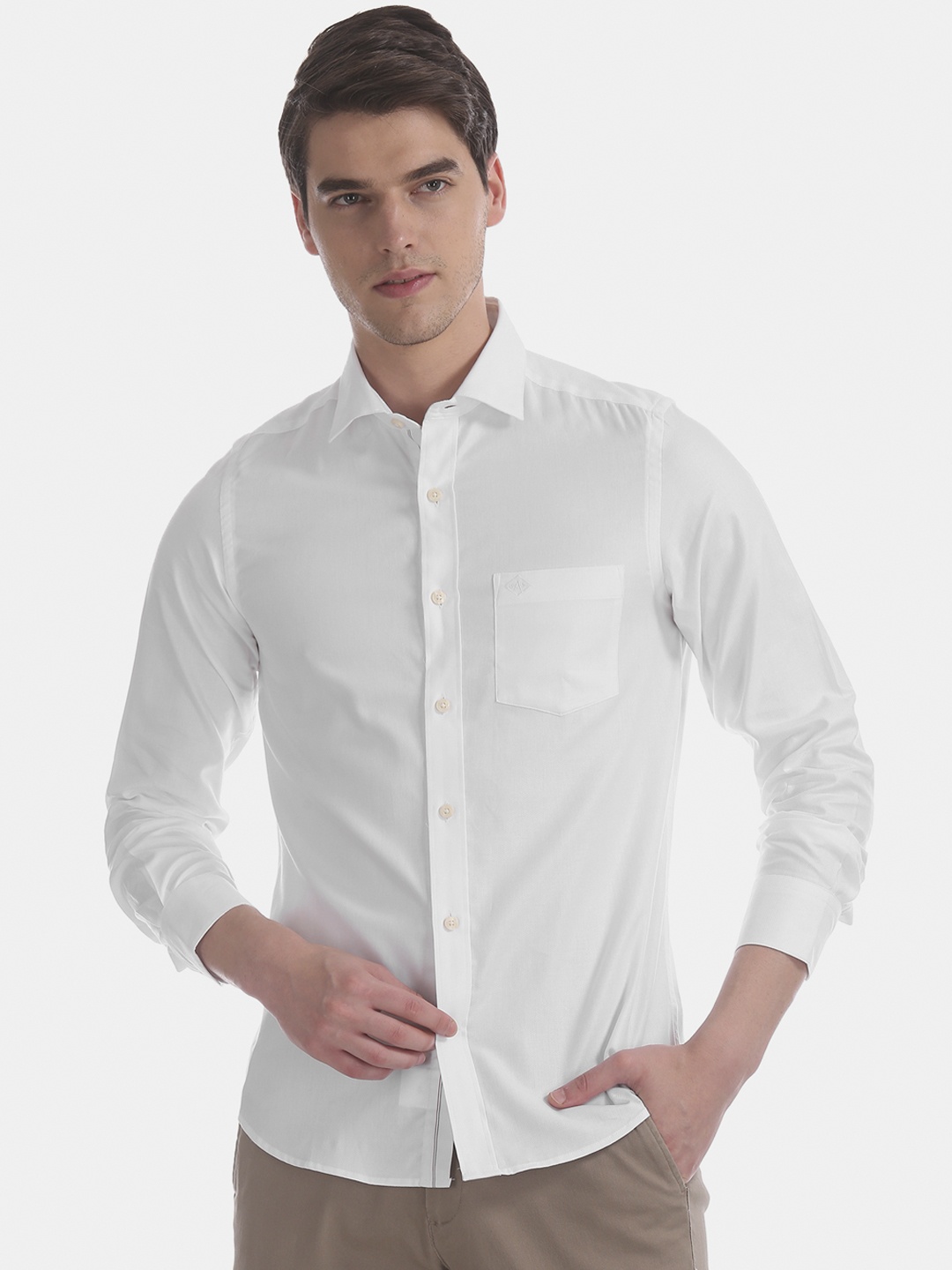 

Arrow Sport Men White Slim Fit Solid Casual Shirt