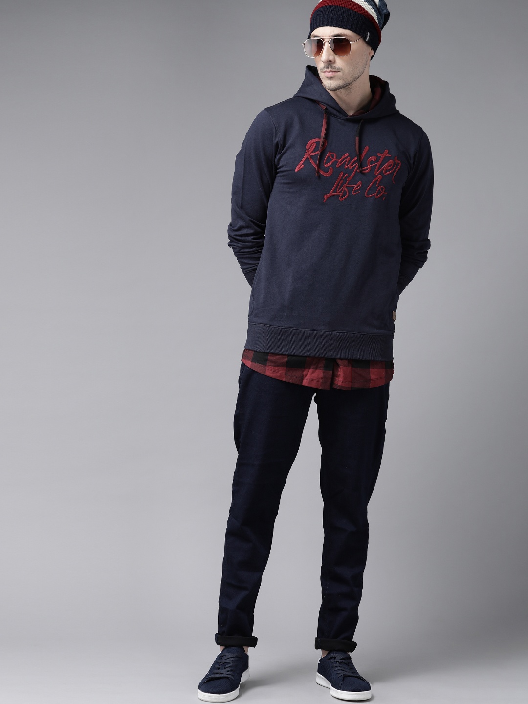 

Roadster Men Navy Blue & Maroon Solid Hooded Sweatshirt