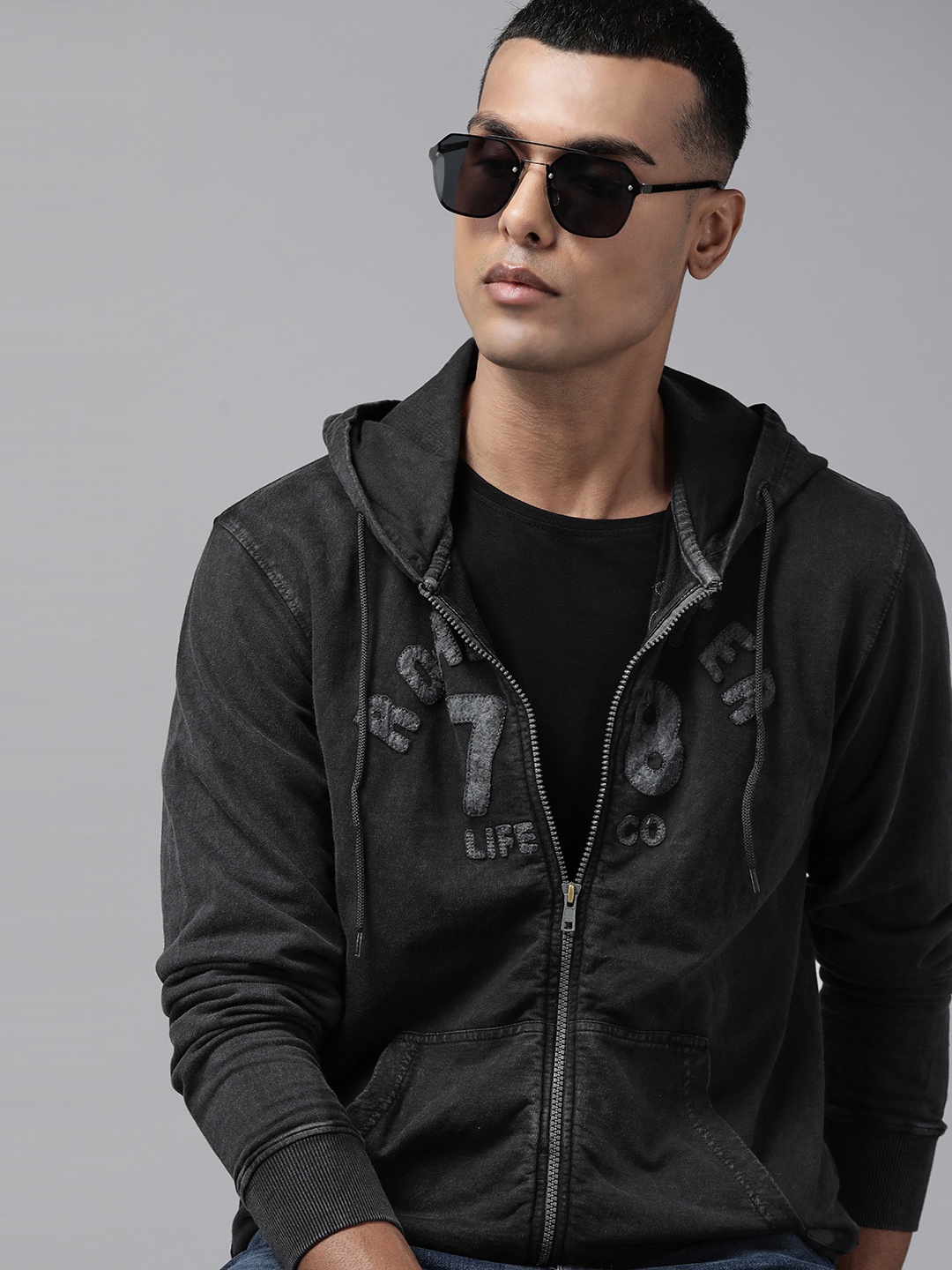 

The Roadster Lifestyle Co. Men Printed Hooded Sweatshirt, Charcoal