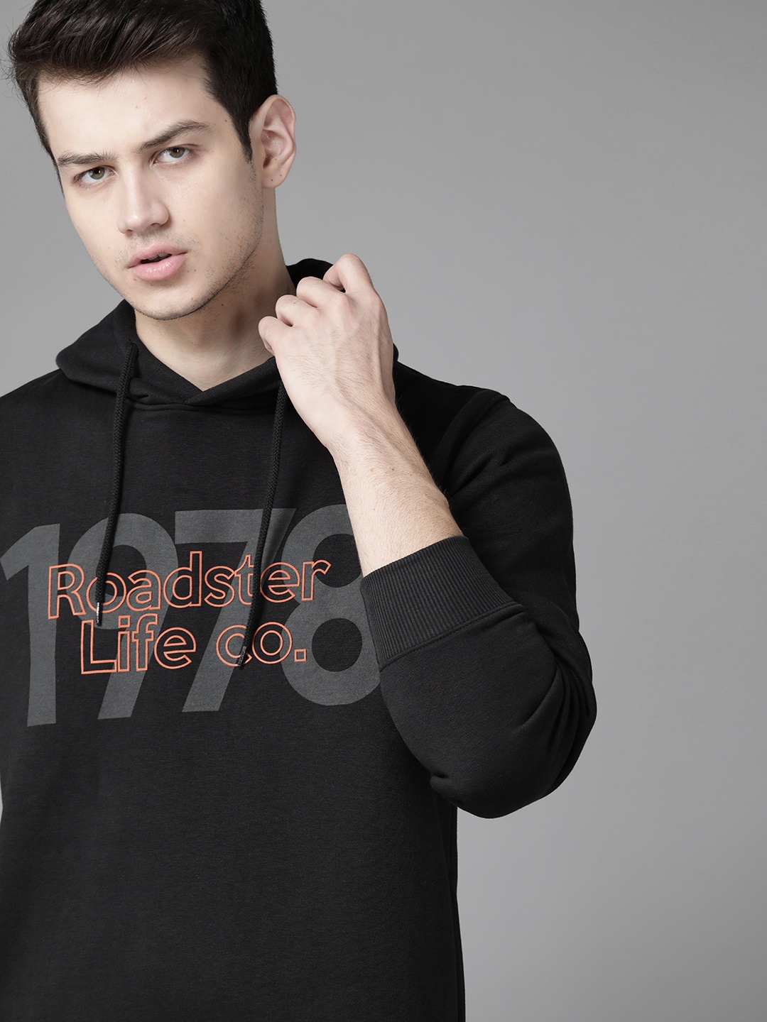

Roadster Men Black Alphanumeric Printed Hooded Sweatshirt
