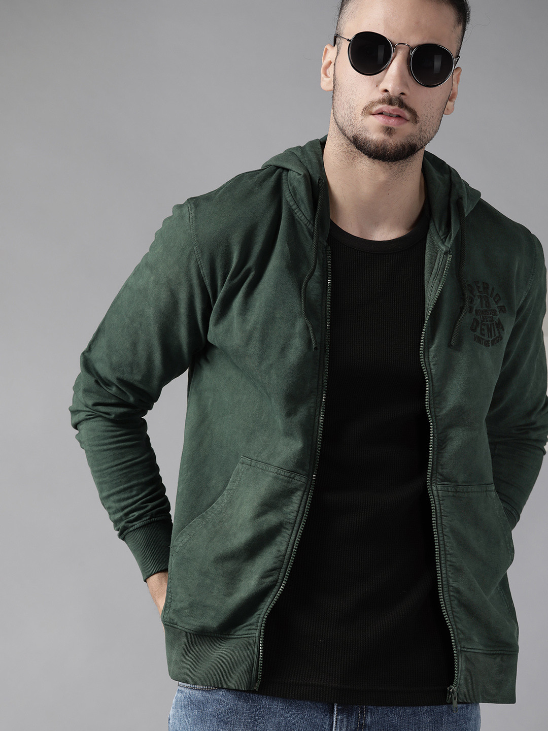 

Roadster Men Green Solid Hooded Sweatshirt