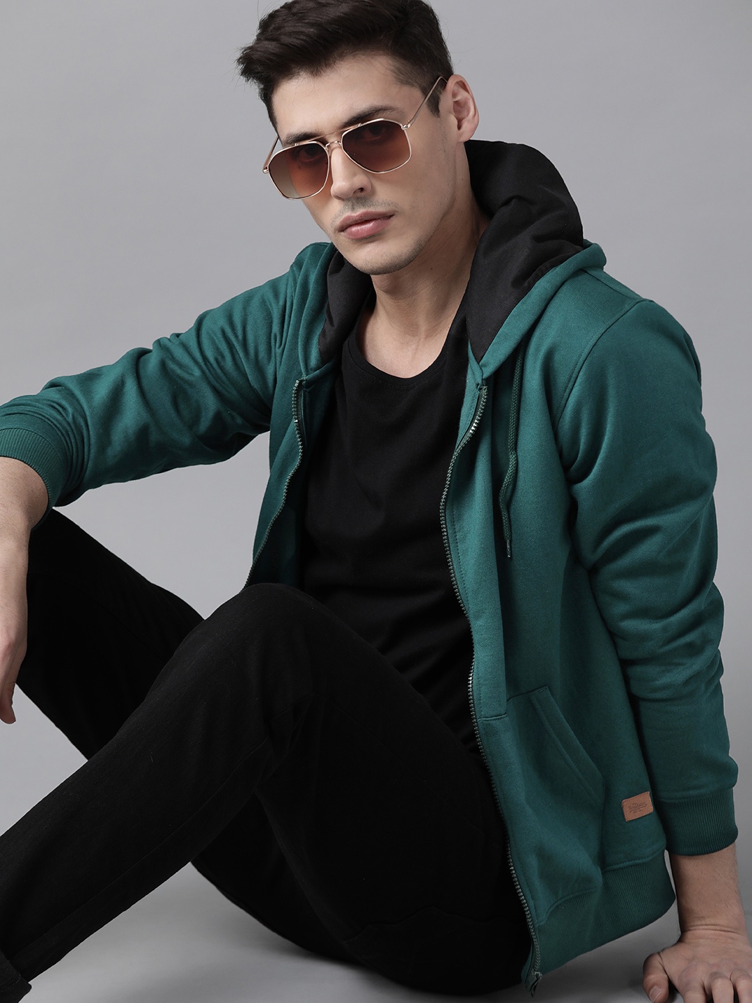 

Roadster Men Green Solid Hooded Sweatshirt